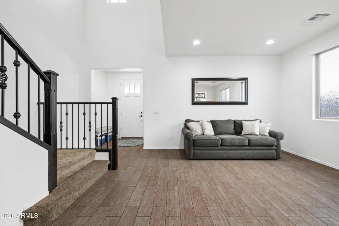 Real Estate Picture 9