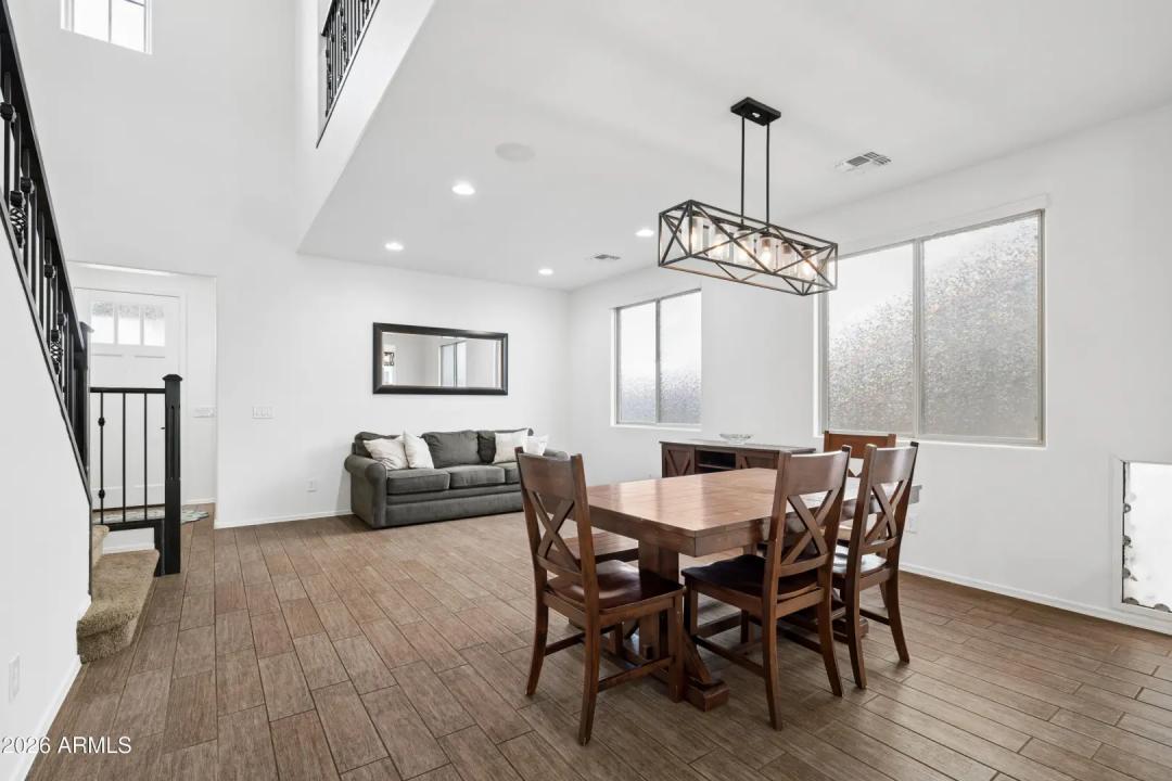 Real Estate Picture 11