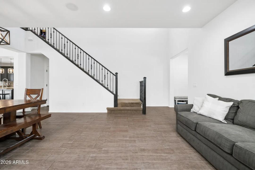 Real Estate Picture 7