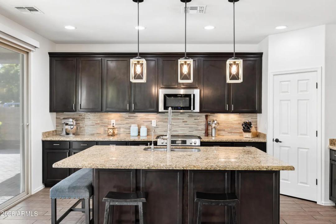 Real Estate Picture 14