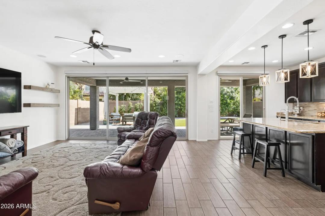 Real Estate Picture 18