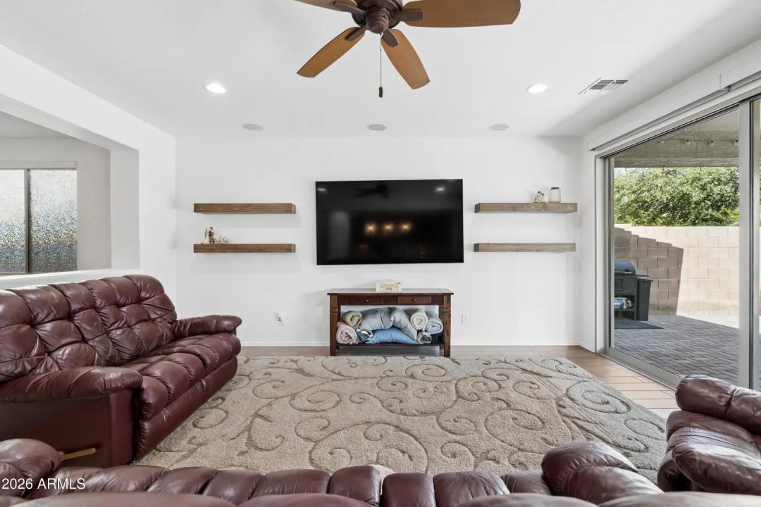 Real Estate Picture 19