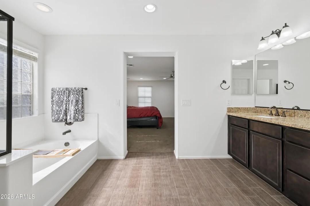 Real Estate Picture 32