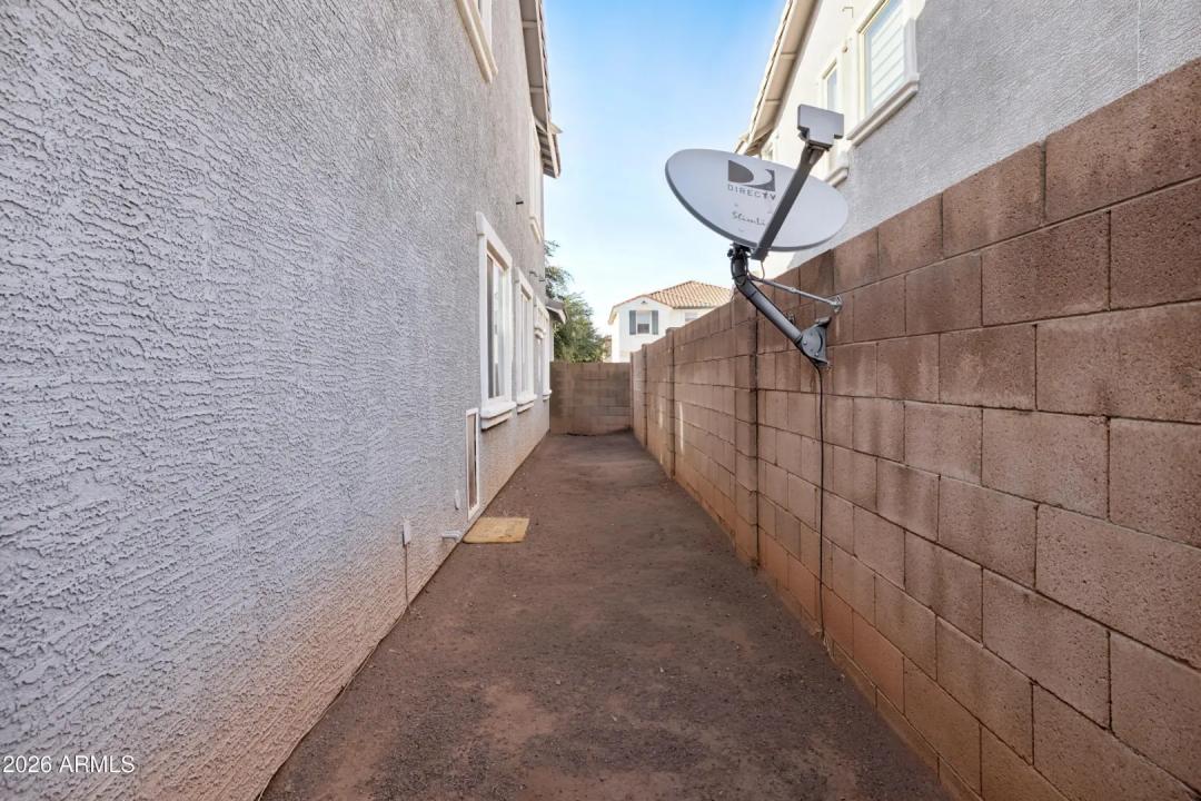 Real Estate Picture 50