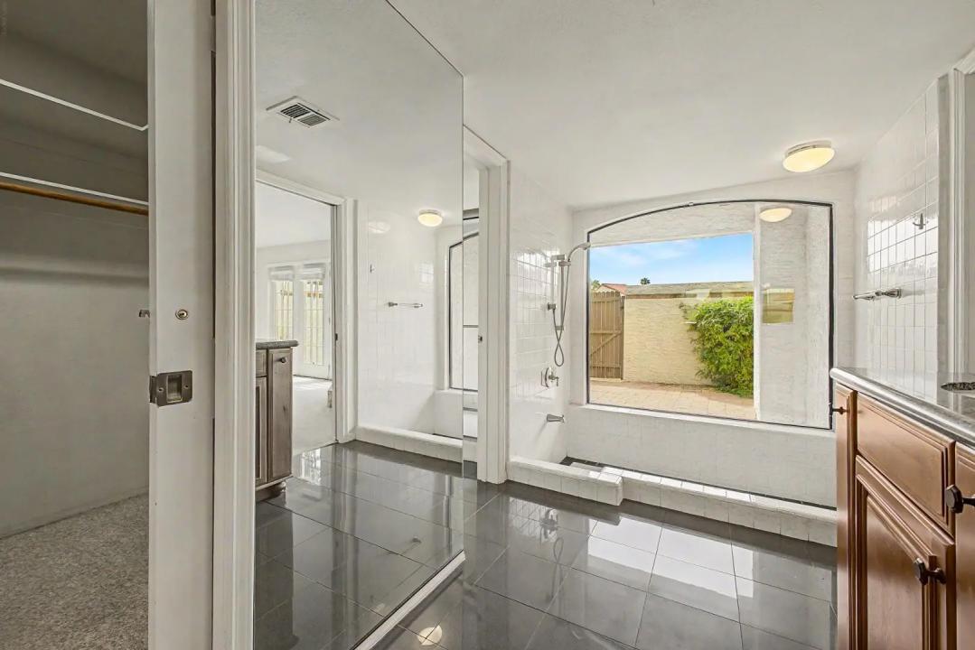 Real Estate Picture 9