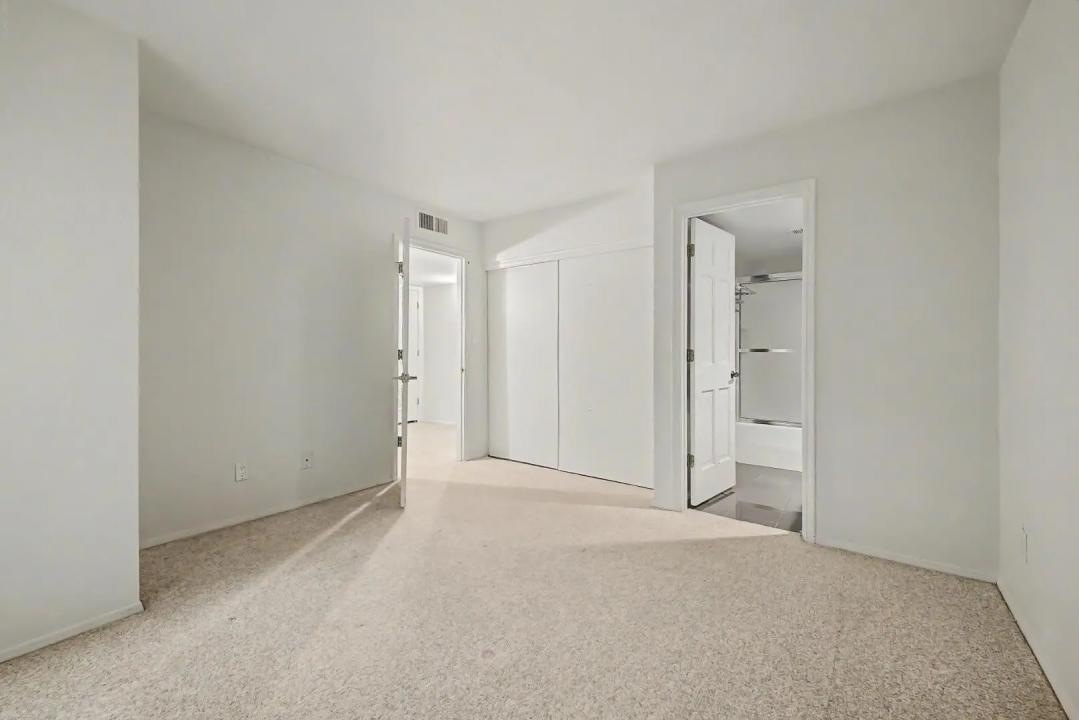 Real Estate Picture 16