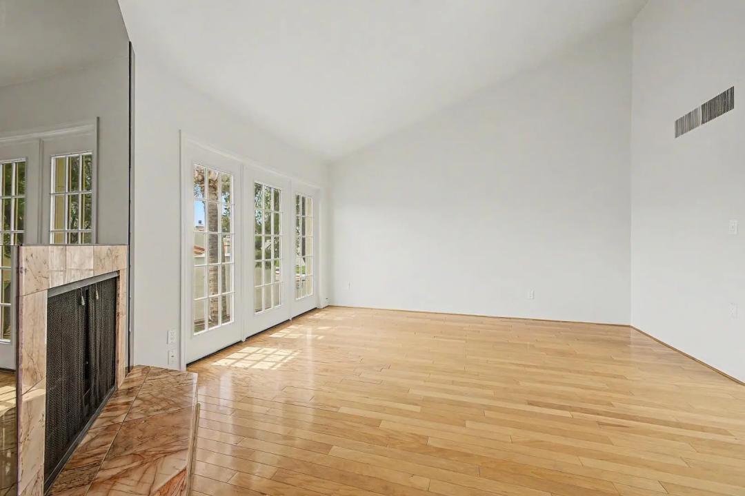 Real Estate Picture 24