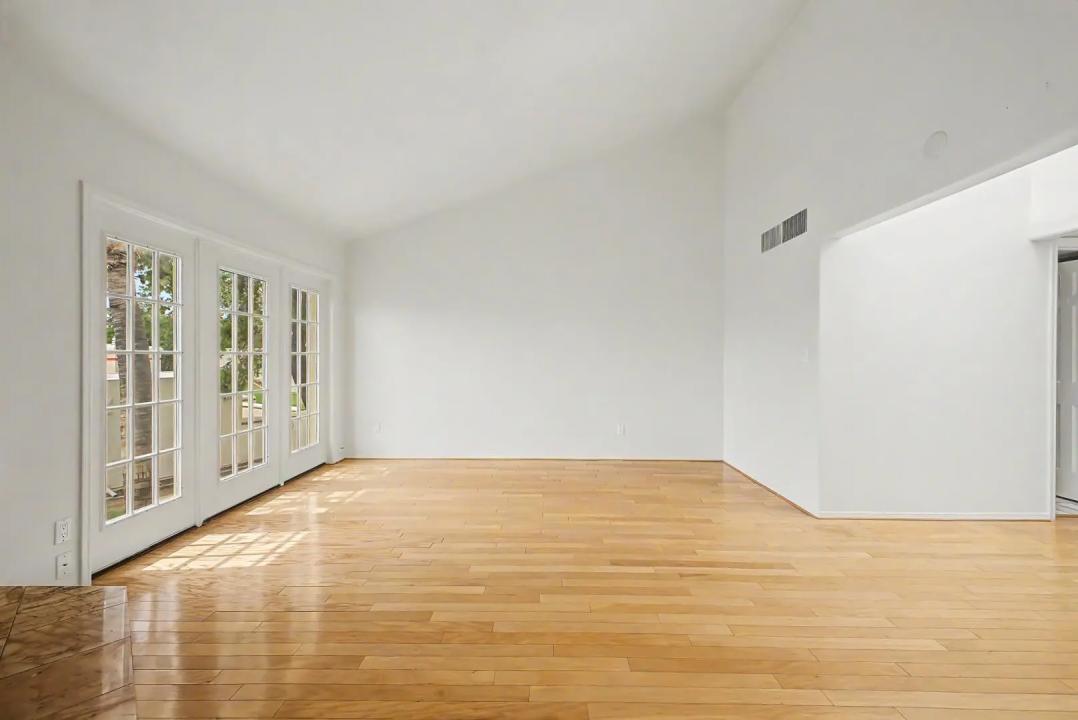 Real Estate Picture 25