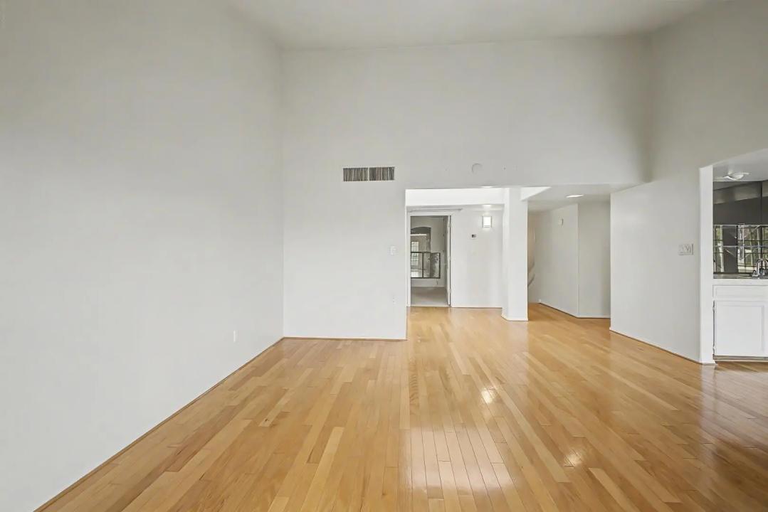 Real Estate Picture 26