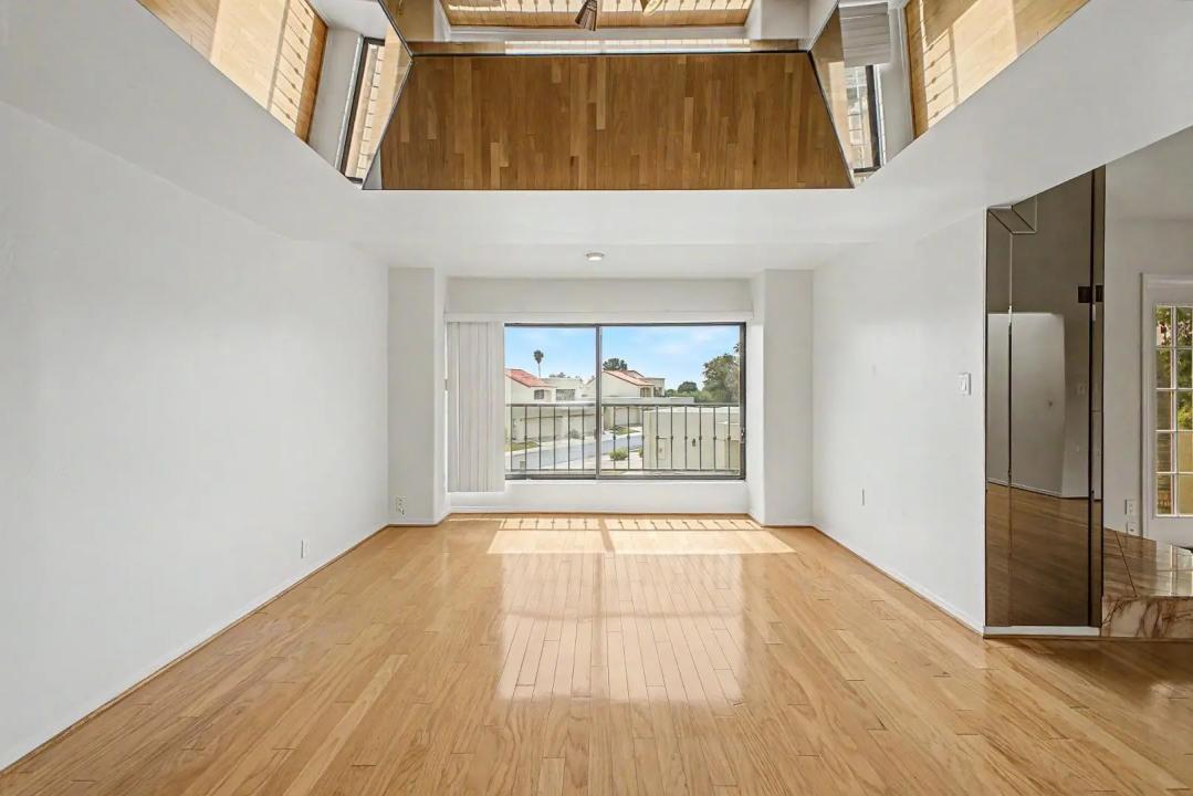 Real Estate Picture 30