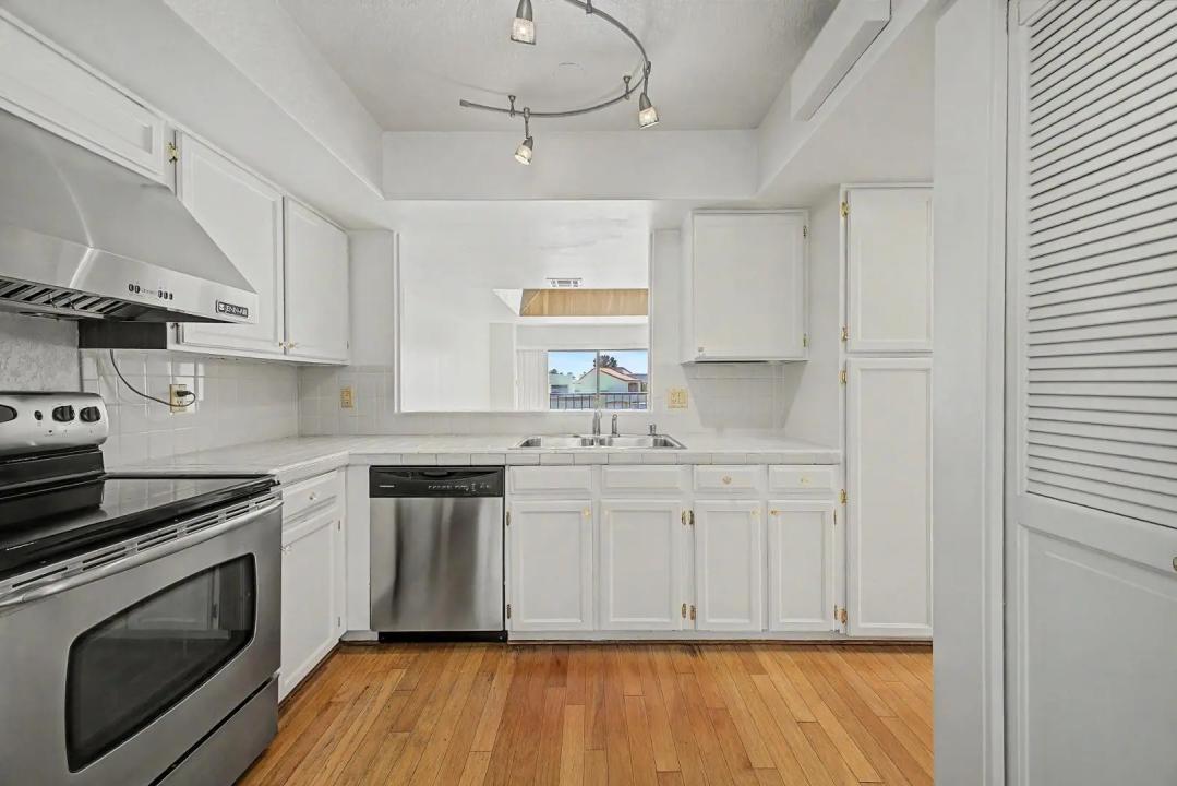 Real Estate Picture 5