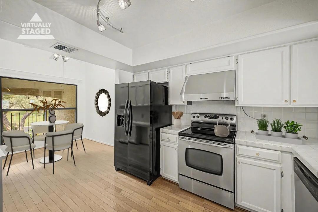 Real Estate Picture 7
