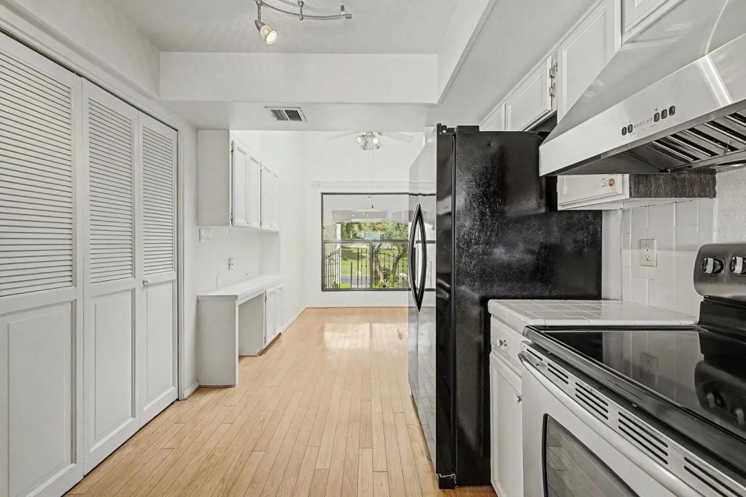 Real Estate Picture 8