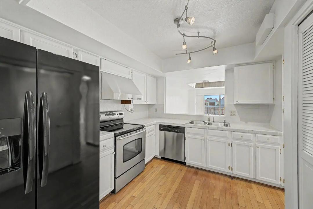 Real Estate Picture 9
