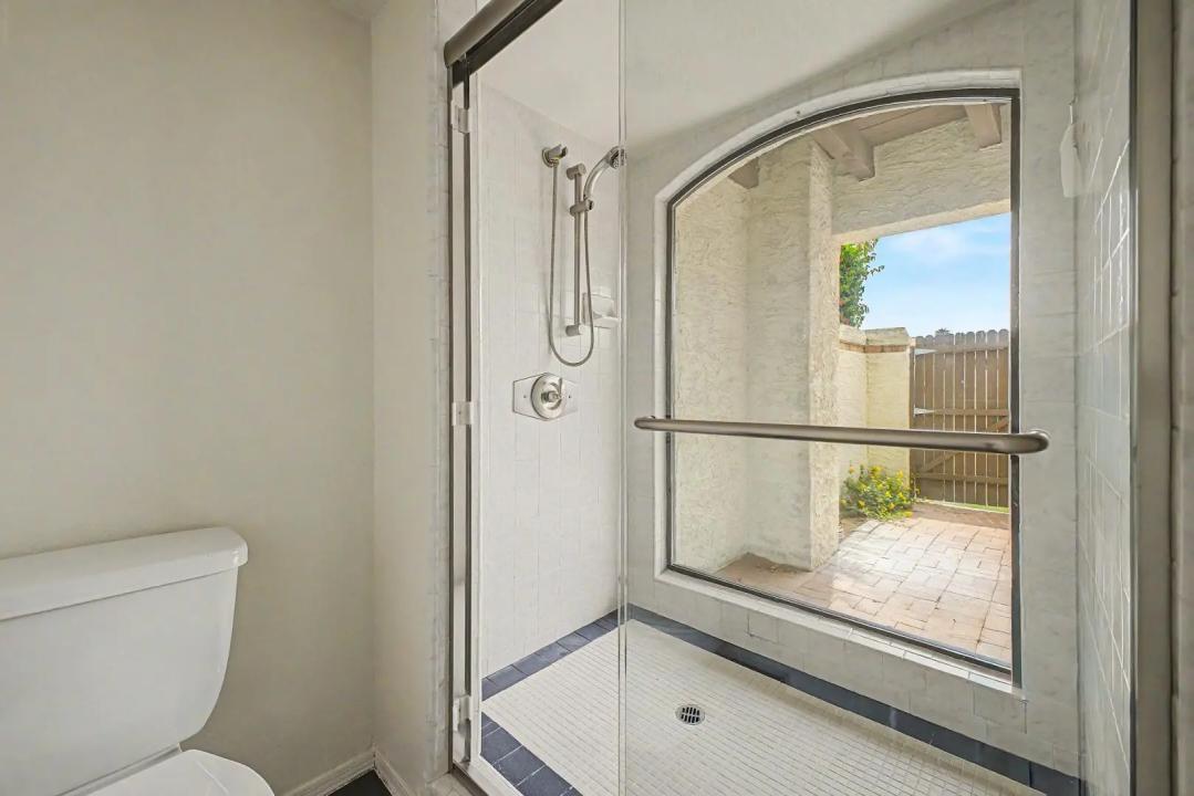 Real Estate Picture 16