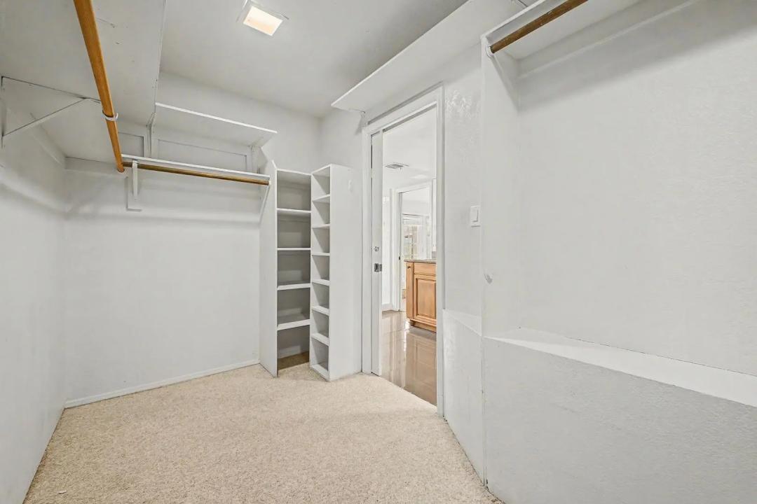 Real Estate Picture 18