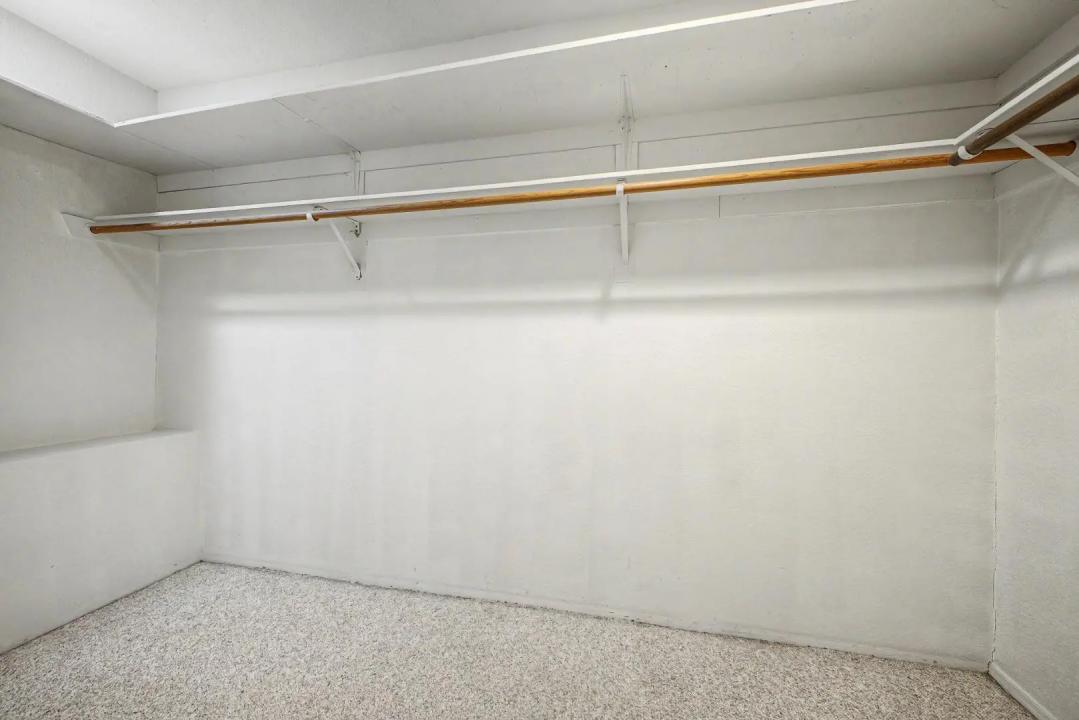 Real Estate Picture 17