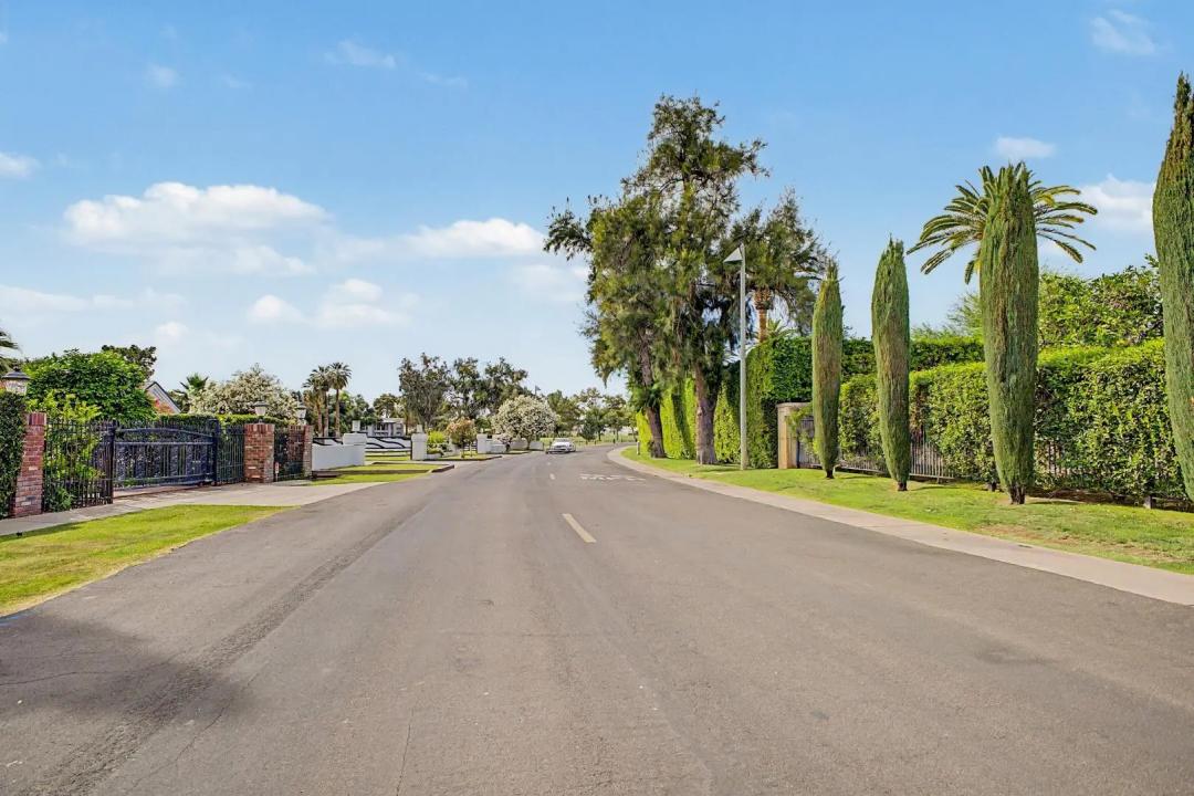 Real Estate Picture 50