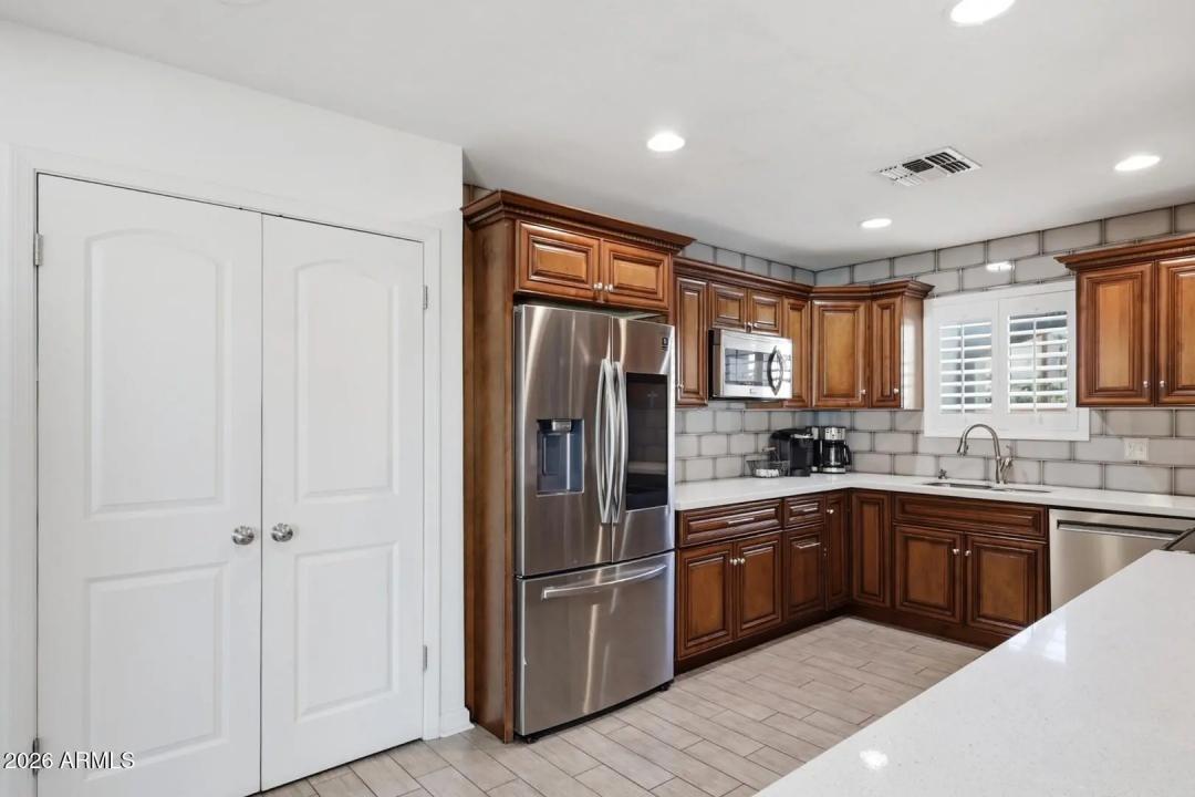 Real Estate Picture 18