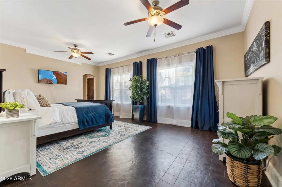 Real Estate Picture 7
