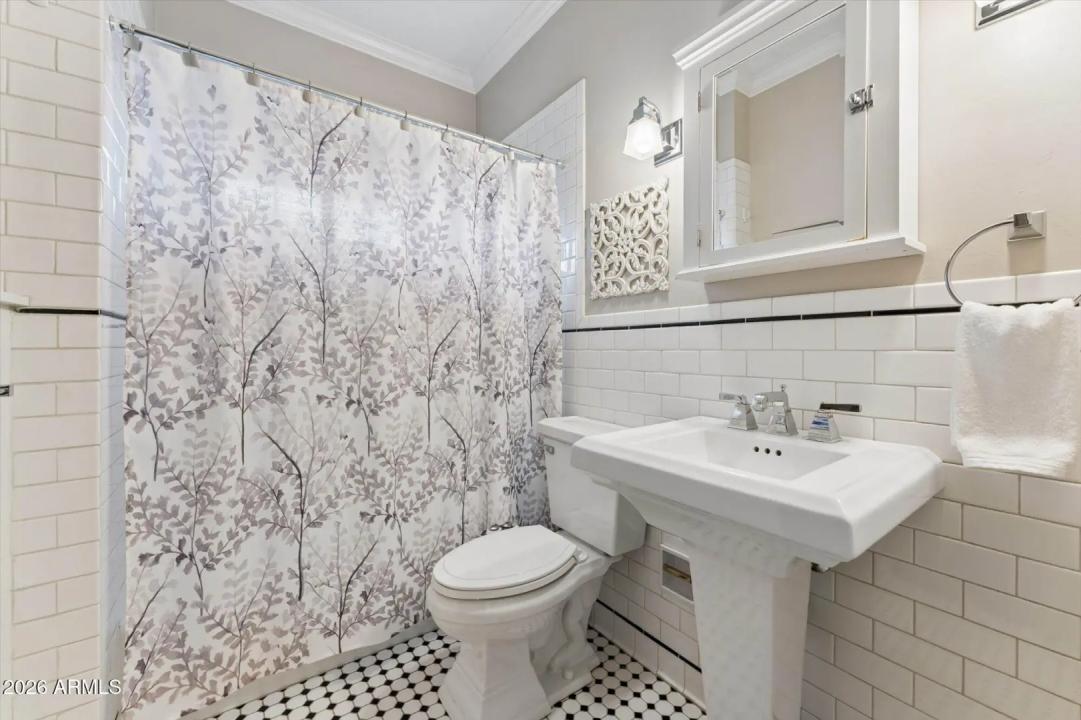 Real Estate Picture 10