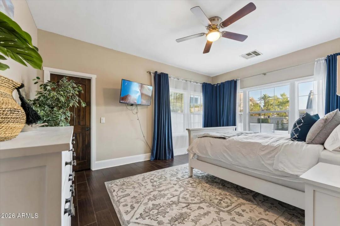Real Estate Picture 8