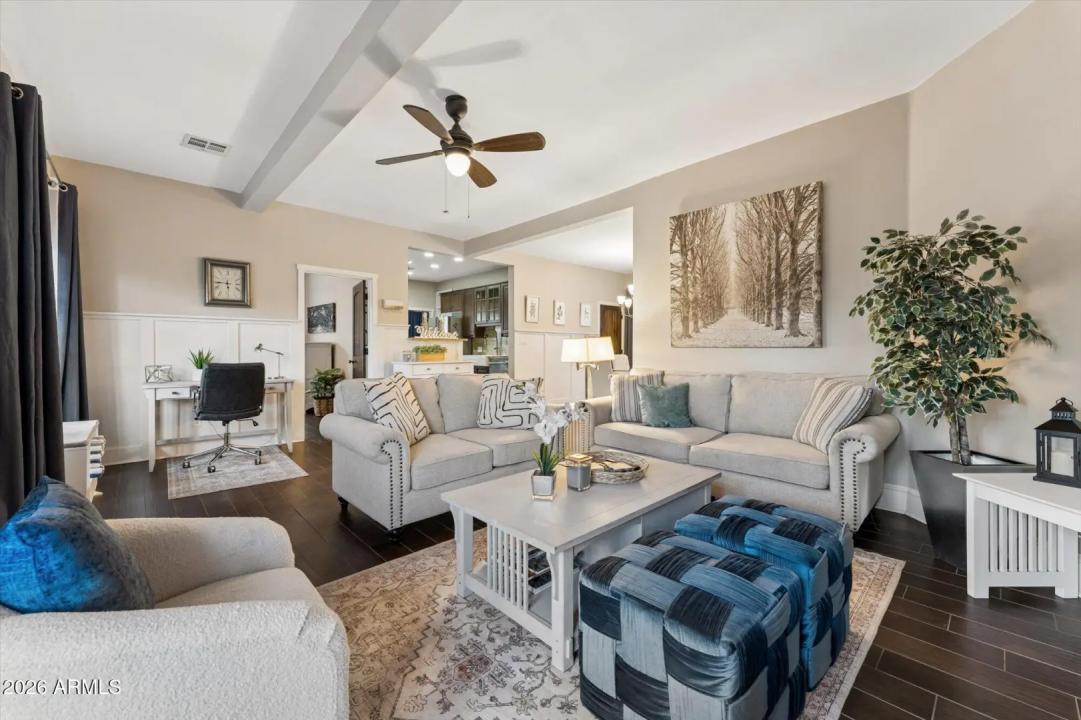 Real Estate Picture 4