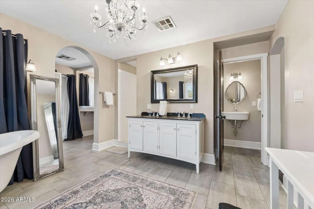 Real Estate Picture 15