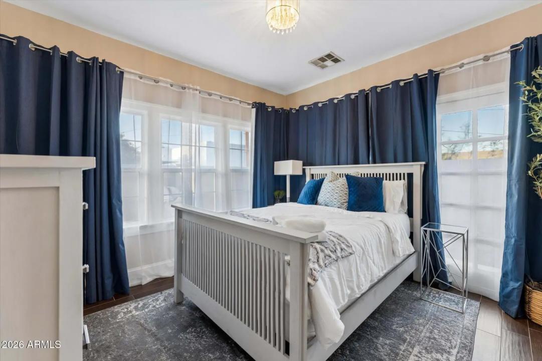 Real Estate Picture 9