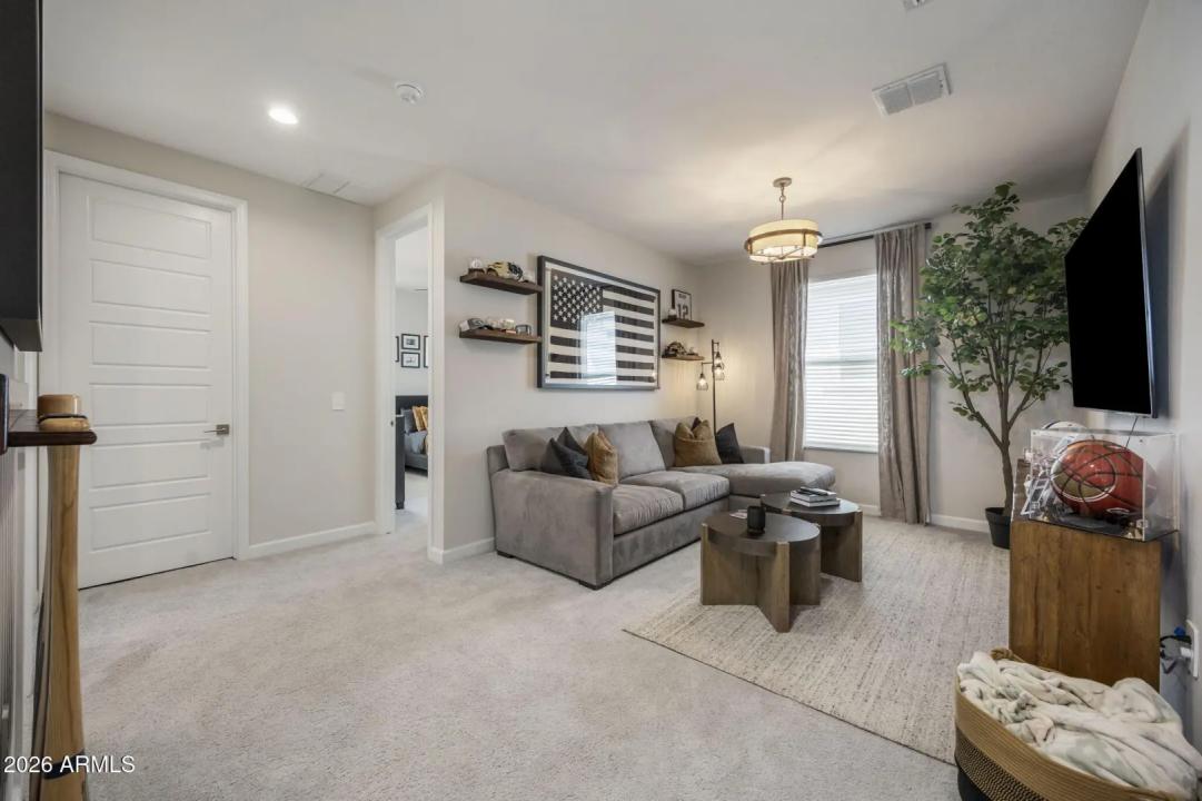 Real Estate Picture 14