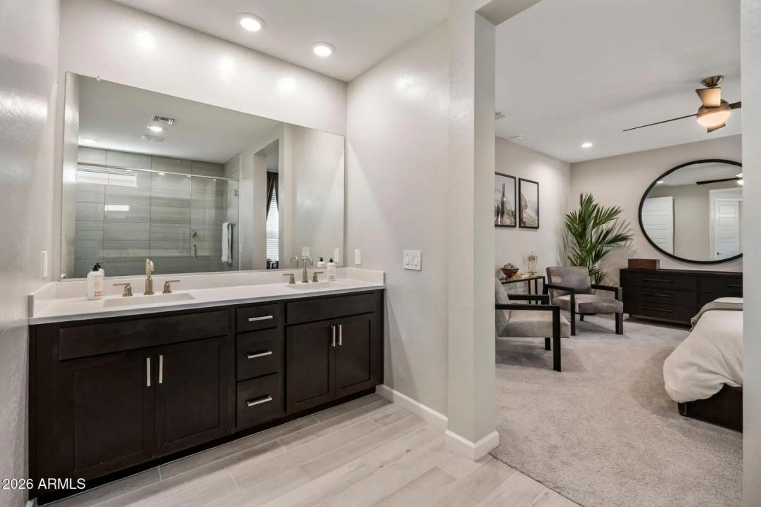 Real Estate Picture 18