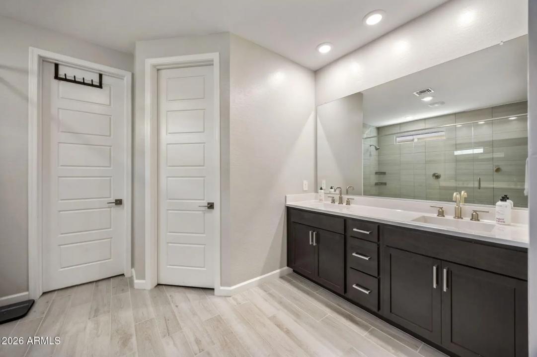 Real Estate Picture 20