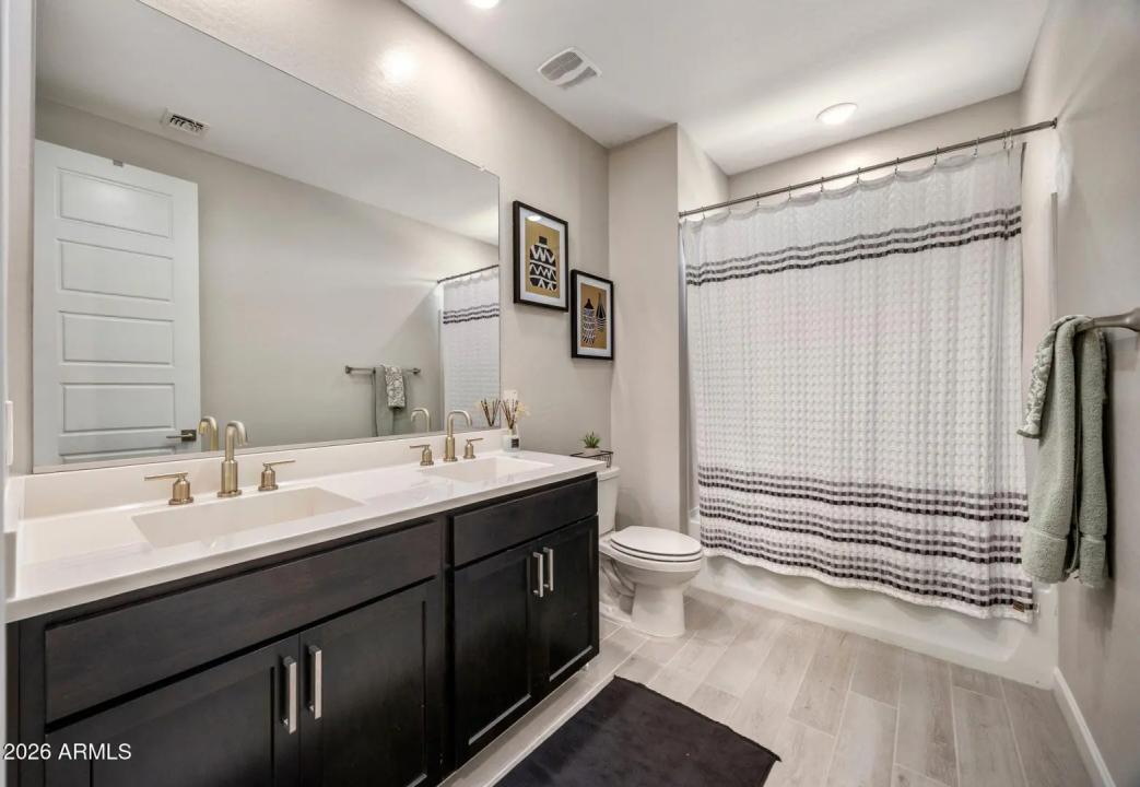 Real Estate Picture 23