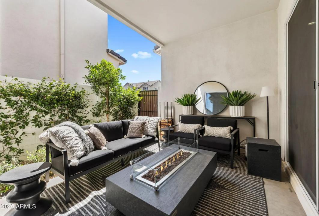Real Estate Picture 12