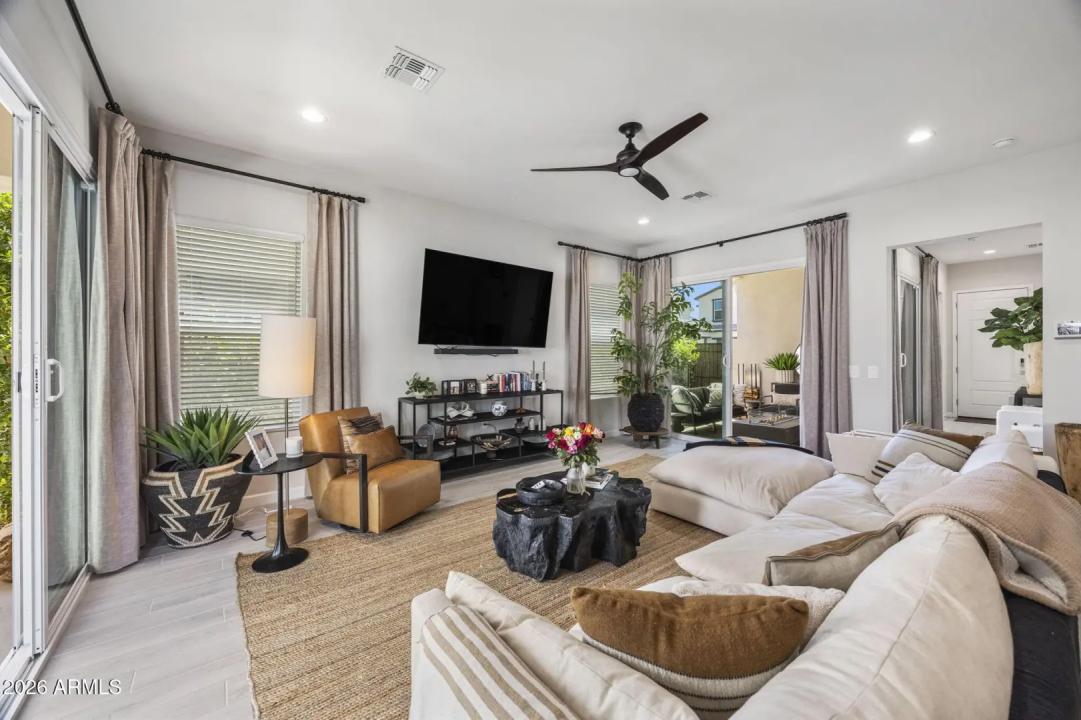 Real Estate Picture 4