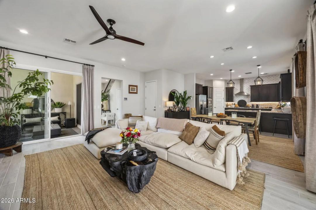Real Estate Picture 3