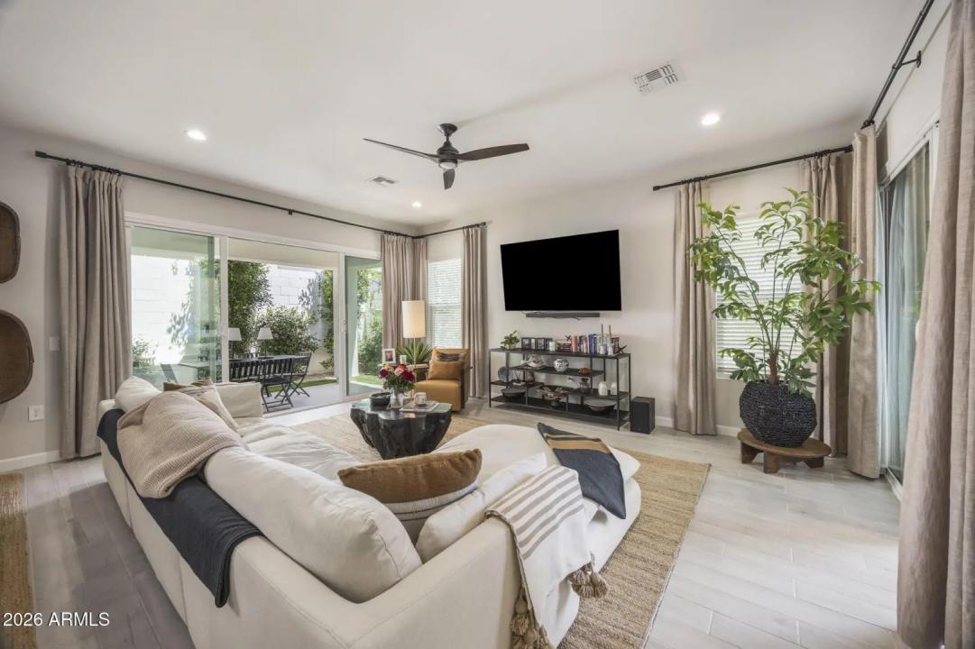 Real Estate Picture 5