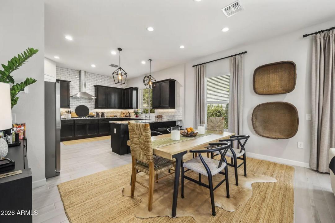 Real Estate Picture 7
