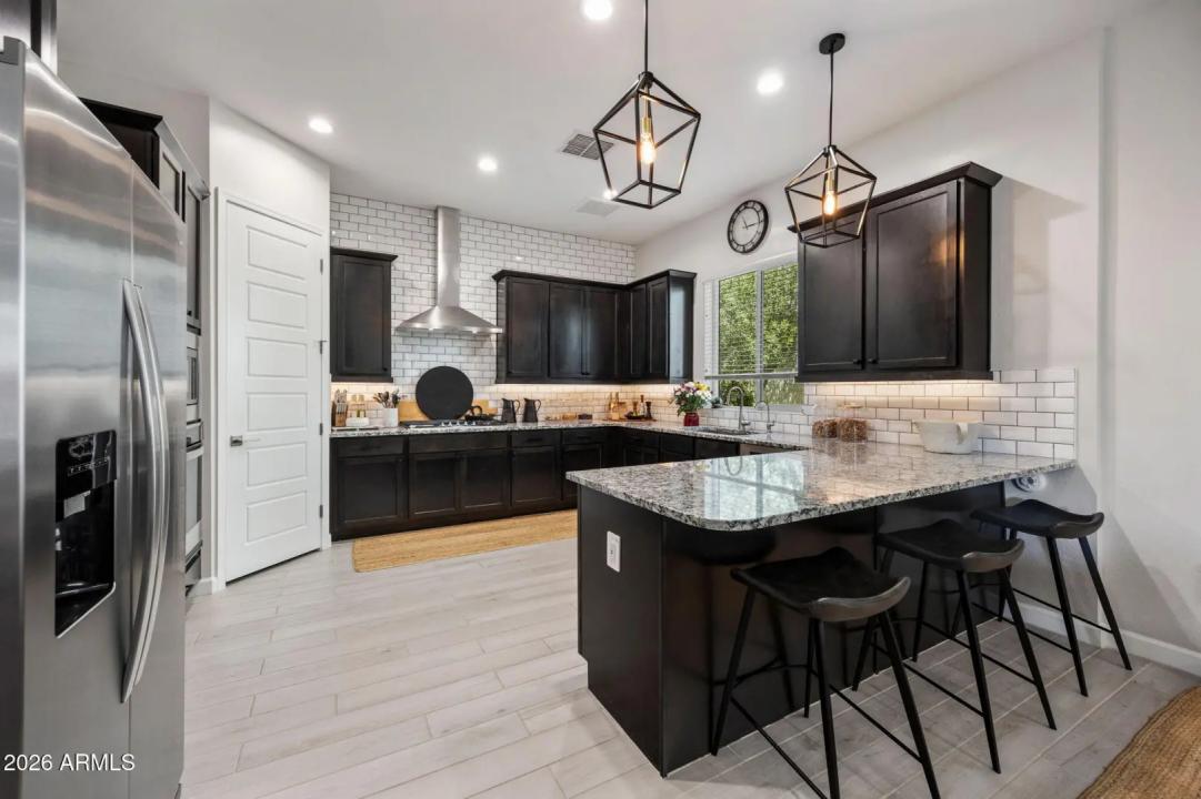 Real Estate Picture 9