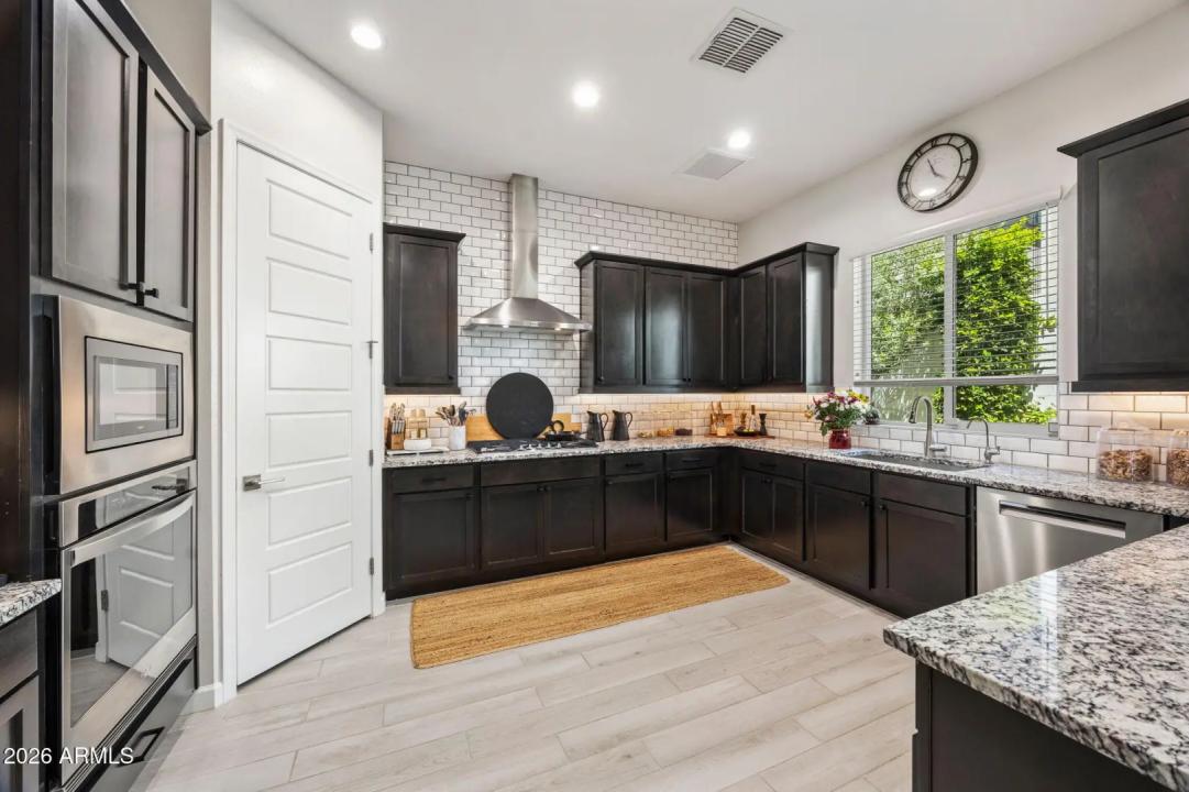 Real Estate Picture 10