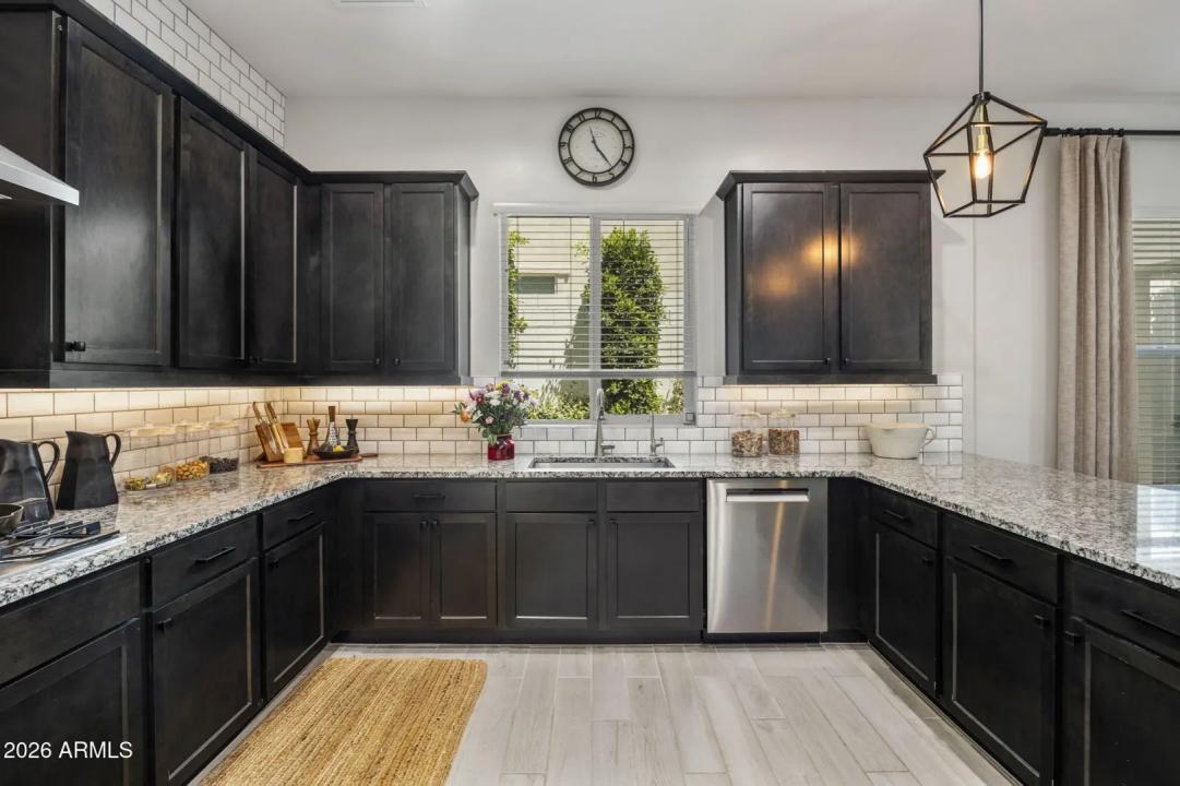 Real Estate Picture 8