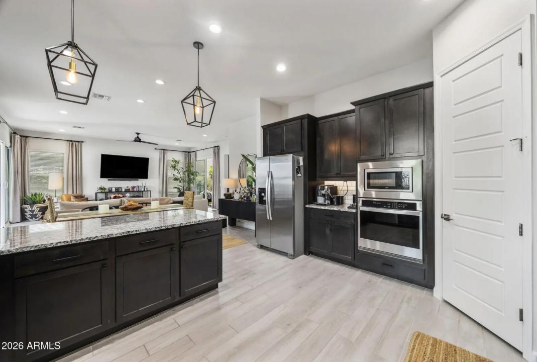 Real Estate Picture 11
