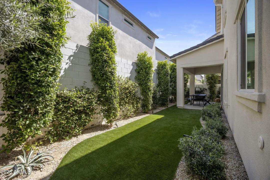 Real Estate Picture 25