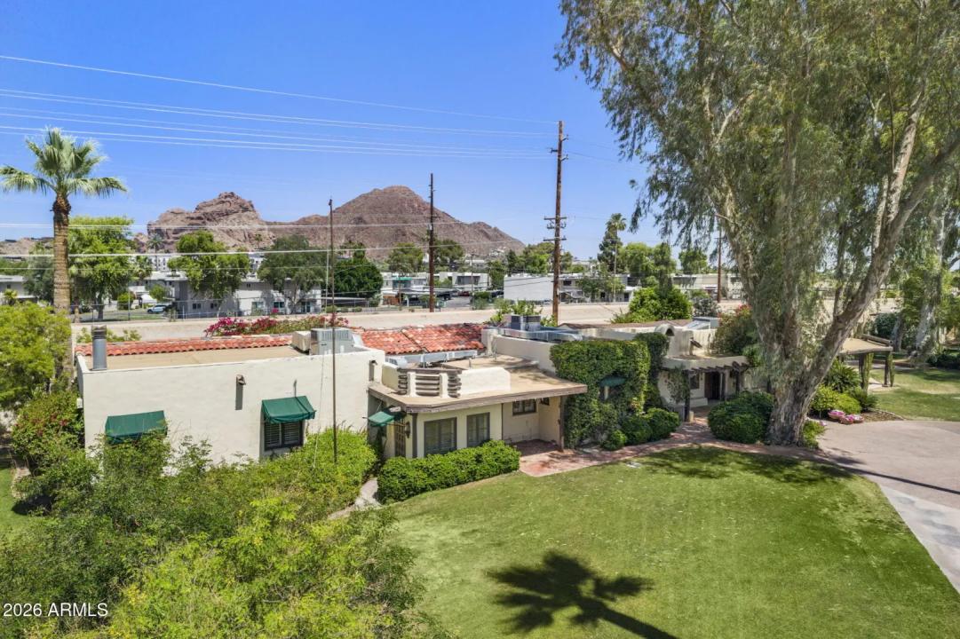 Real Estate Picture 3