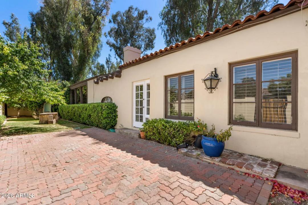 Real Estate Picture 25