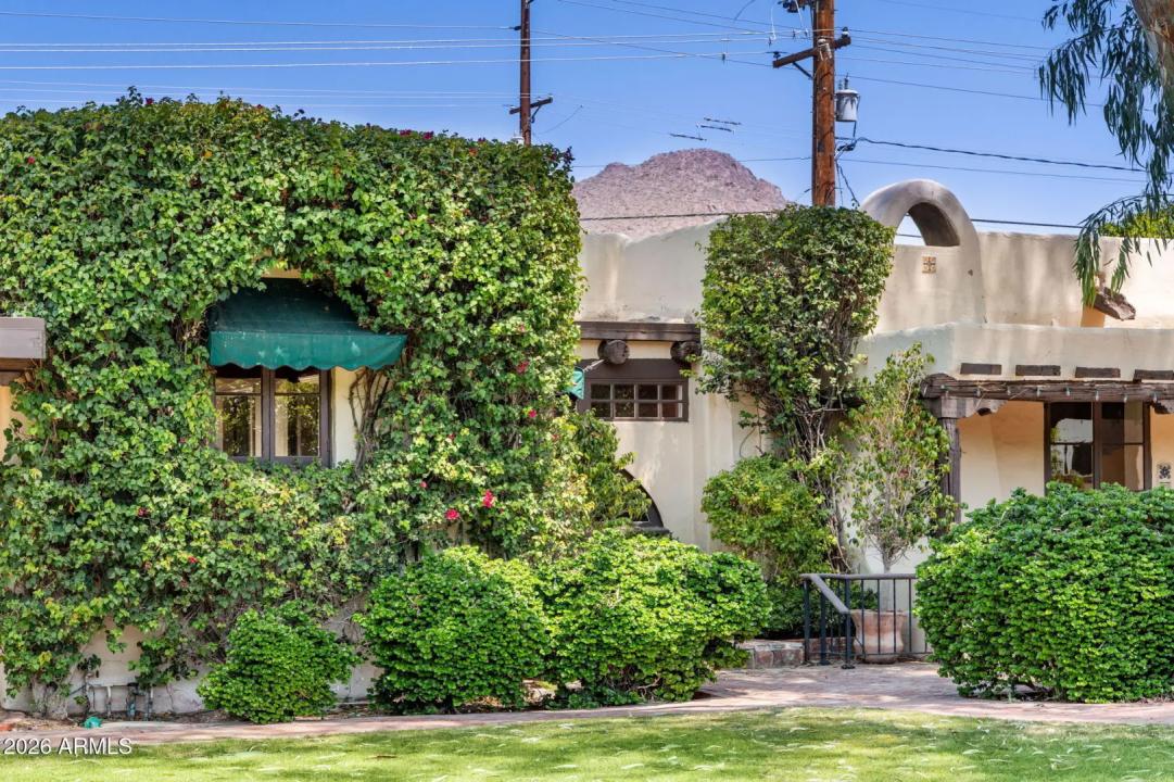 Real Estate Picture 4