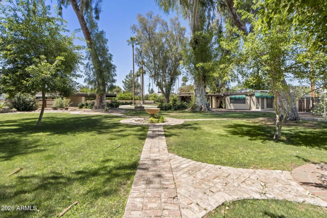 Real Estate Picture 30