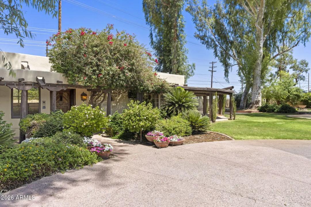 Real Estate Picture 5