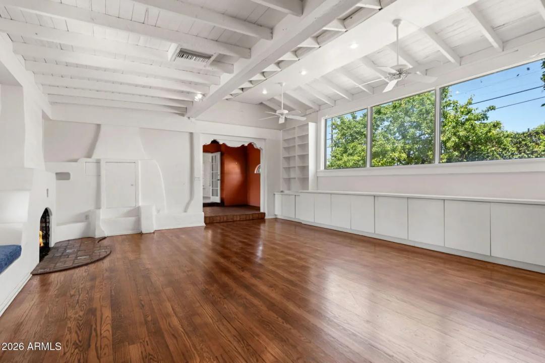 Real Estate Picture 8