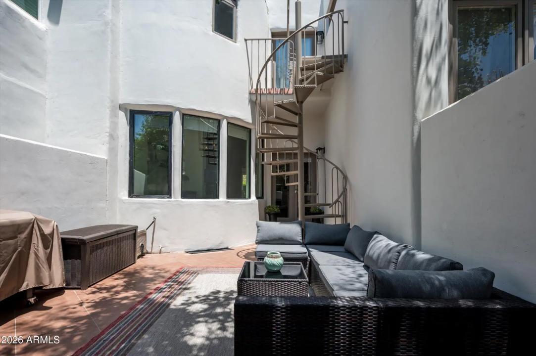 Real Estate Picture 10